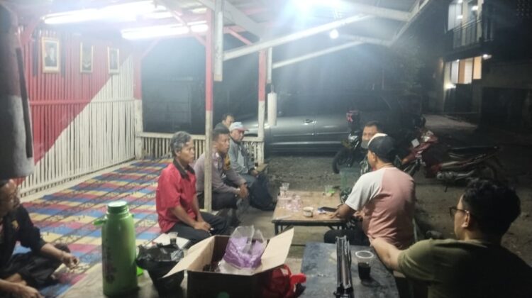 Jaga Jakarta On The Spot : Bhabinkamtibmas Jatimurni Perkuat Sinergitas TNI-Polri dan Sampaikan Imbauan Kamtibmas kepada Warga