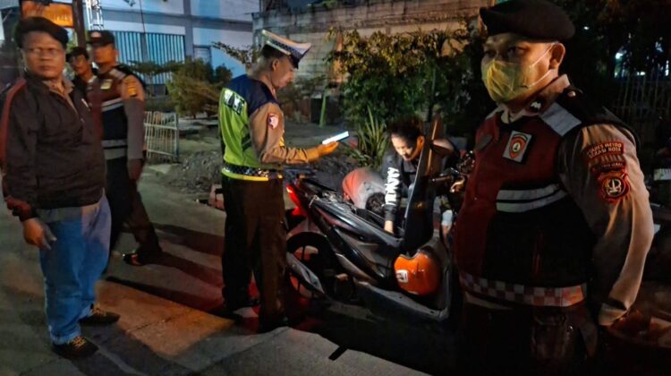 POLSEK JATIASIH RUTIN GELAR RAZIA STASIONER DAN PATROLI WILAYAH, ANTISIPASI KEJAHATAN JALANAN CIPTAKAN SITUASI YANG AMAN DAN KONDUSIF