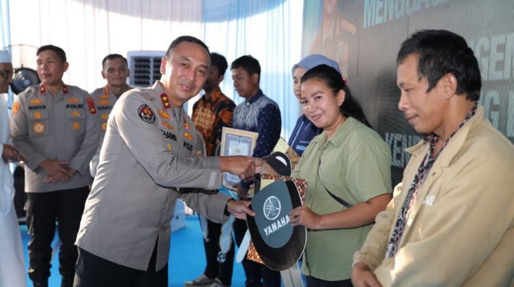 Wujud Negara Hadir, Kapolda Sumsel Pimpin Penyerahan Barang Bukti Kejahatan ke Korban