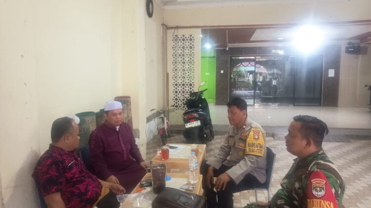 Sinergitas TNI–Polri, Bhabinkamtibmas dan Babinsa Sambangi Tokoh Masyarakat di Jakasampurna