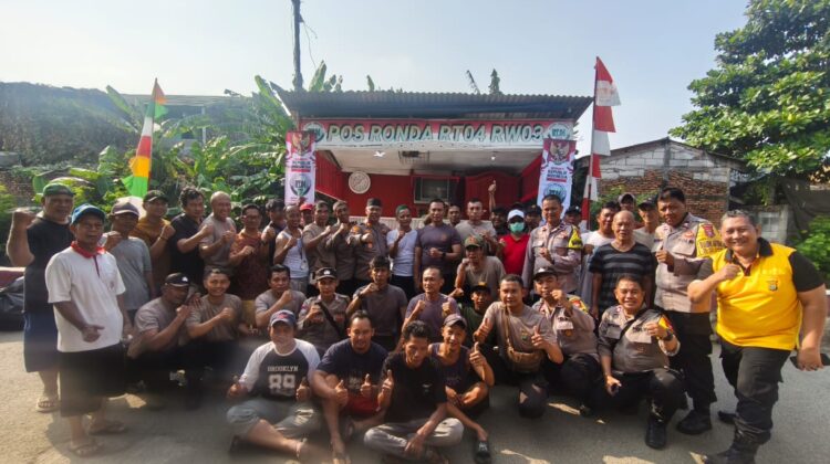Kapolsek Bekasi Barat Pimpin Kerja Bakti Bersama Warga Kranji Sambut HUT Ke-81 Kemerdekaan RI