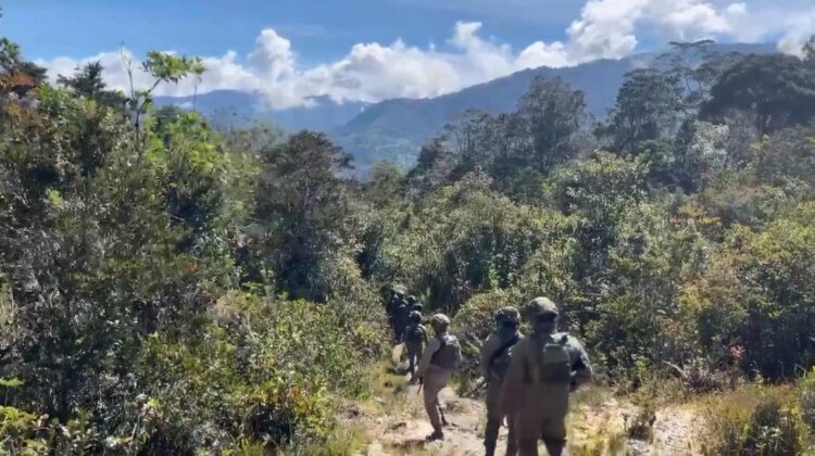 Patroli Dialogis Ops Damai Cartenz Warnai Aktivitas Warga di Distrik Sinak