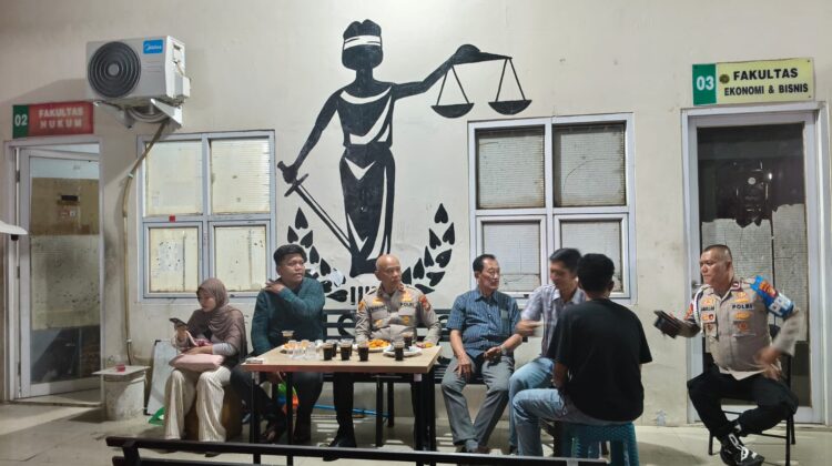 Jaga Jakarta On The Spot : Kapolsek Pondok Gede Perkuat Sinergi dengan Universitas Islam As-Syafi’iyah Melalui Ngopi Bareng