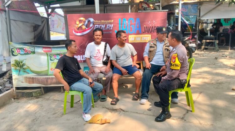 Bhabinkamtibmas Jatimelati Ajak Warga Aktif Jaga Lingkungan Lewat Program Jaga Jakarta On The Spot